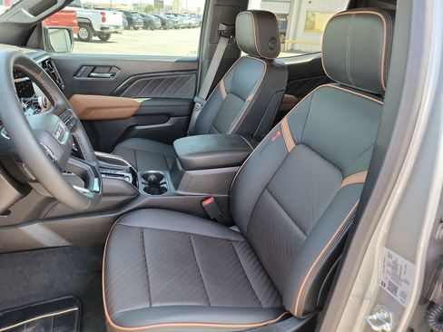 Used 2025 GMC Canyon AT4 w/ Technology Plus Package AWD/4WD image 16