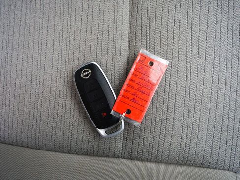 Used 2023 Nissan Rogue SV image 20