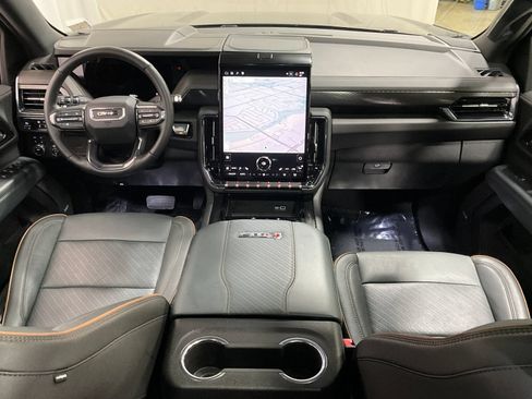 Used 2025 GMC Yukon AT4 w/ AT4 Premium Package AWD/4WD image 16