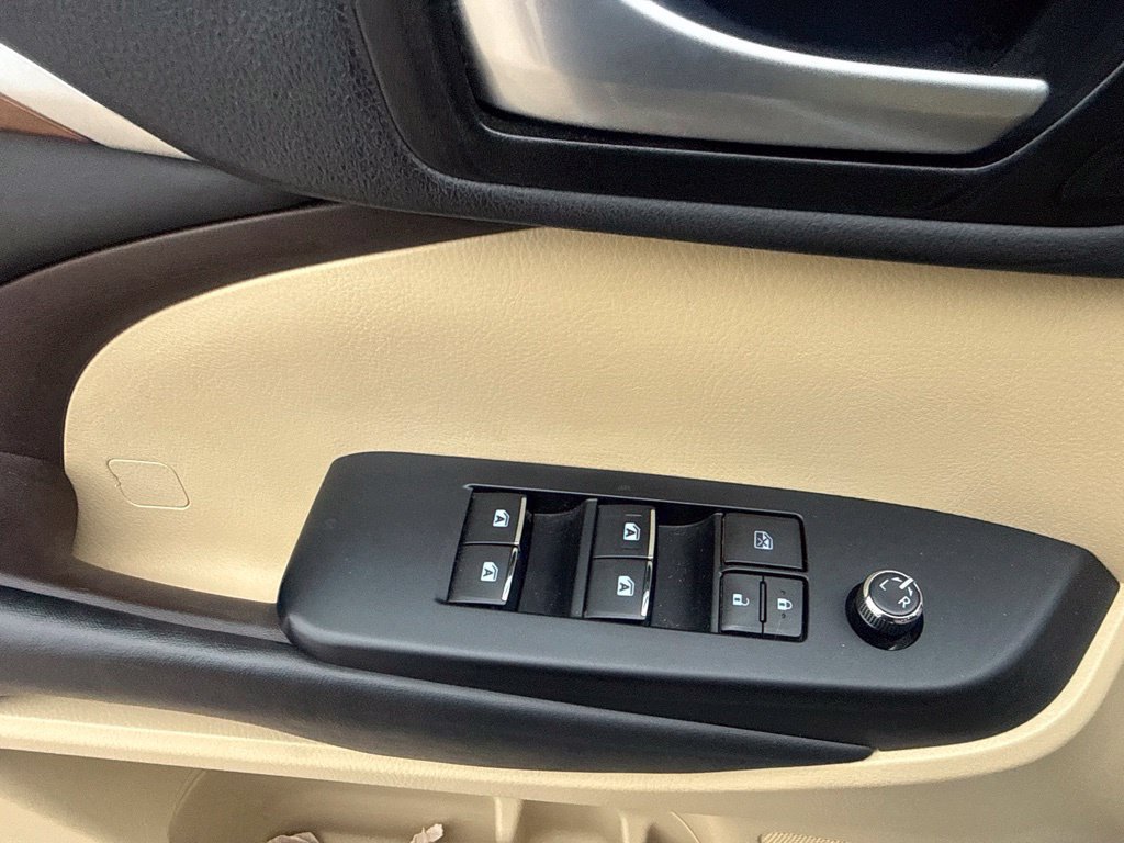 Used 2019 Toyota Highlander Limited FWD image 13