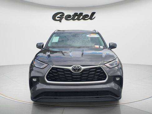 Used 2024 Toyota Highlander XLE AWD/4WD image 2