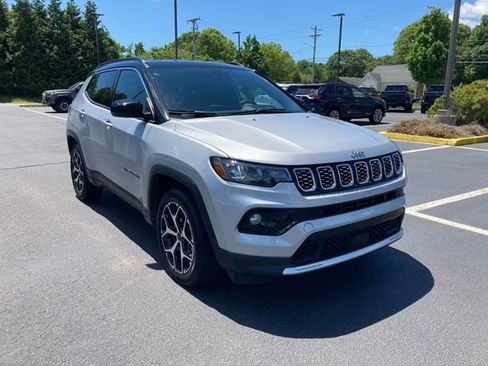 Used 2025 Jeep Compass Limited AWD/4WD image 10