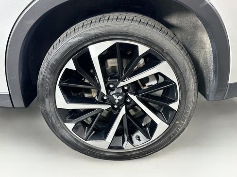 Used 2024 Mitsubishi Outlander SE image 11