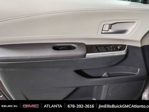 Used 2024 Toyota Sienna XLE FWD image 6