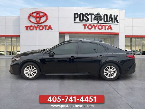 Used 2025 Toyota Camry LE w/ Convenience Package FWD image 4