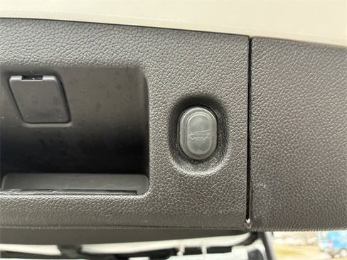 Used 2020 Chevrolet Suburban Premier image 17