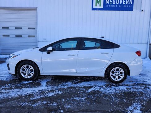 Used 2019 Chevrolet Cruze LS image 2