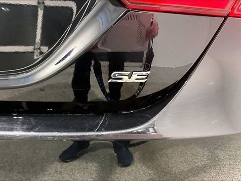 Used 2024 Toyota Camry SE image 25