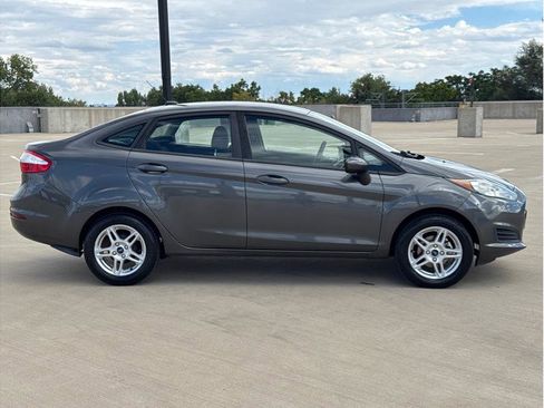 Used 2019 Ford Fiesta SE image 9