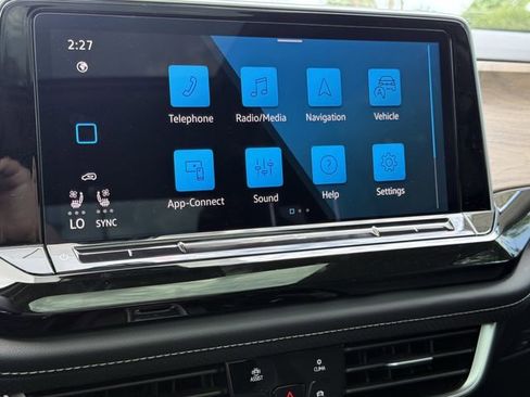 Used 2025 Volkswagen Atlas SE FWD image 16