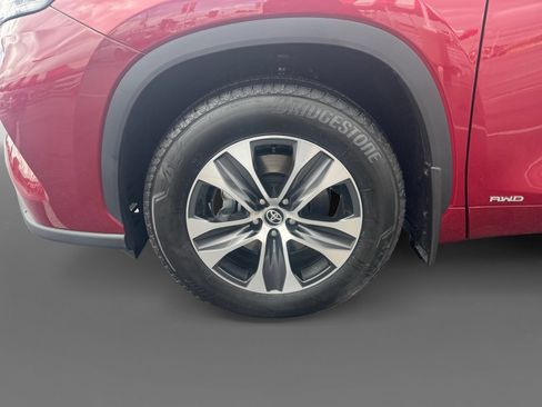 Certified 2026 Toyota Highlander XLE AWD/4WD image 14