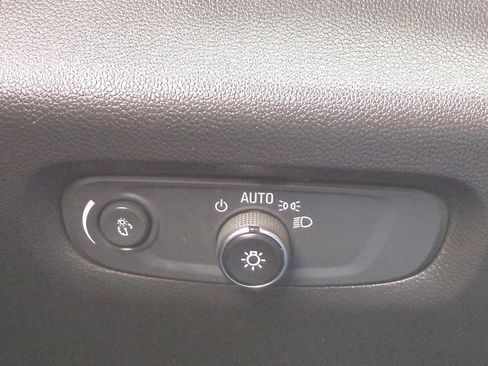 Used 2023 Chevrolet Traverse RS image 31