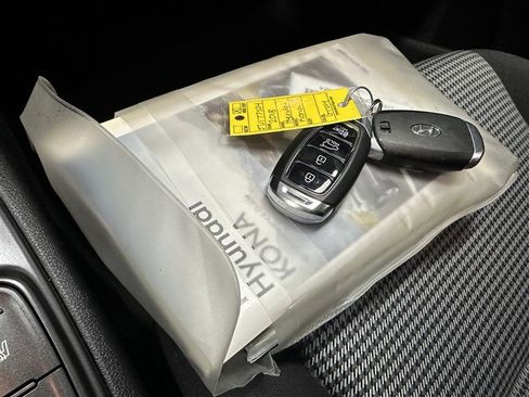 Used 2018 Hyundai Kona SEL image 21