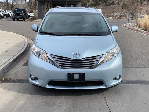 Used 2017 Toyota Sienna XLE Premium image 5