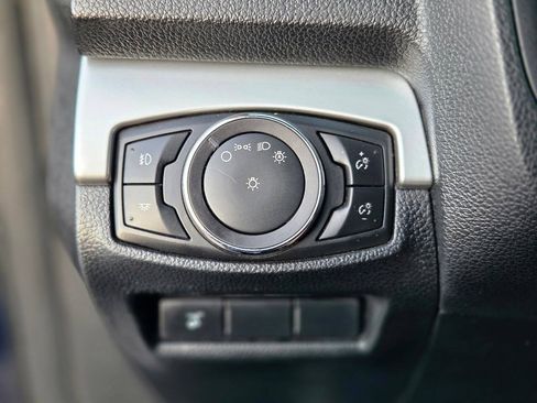 Used 2016 Ford Explorer XLT w/ Equipment Group 202A FWD image 17
