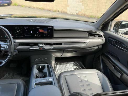 Used 2024 Kia EV9 Wind image 16