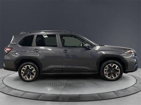 Used 2025 Subaru Forester Premium image 6