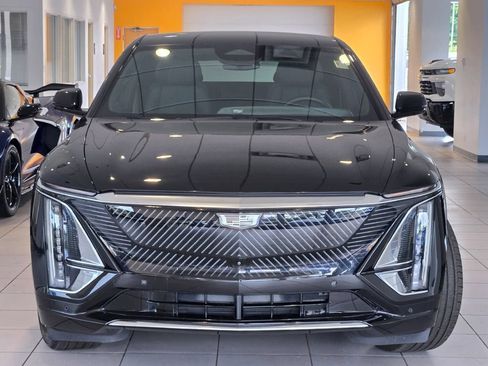 Used 2024 Cadillac Lyriq Luxury RWD image 3