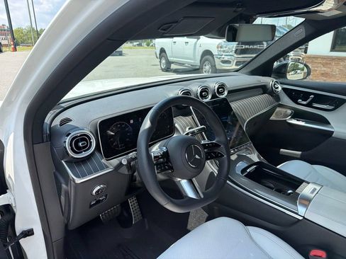 Used 2025 Mercedes-Benz GLC 300 4MATIC image 4