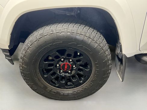 Used 2022 Toyota Tacoma SR5 w/ Technology Package RWD image 13