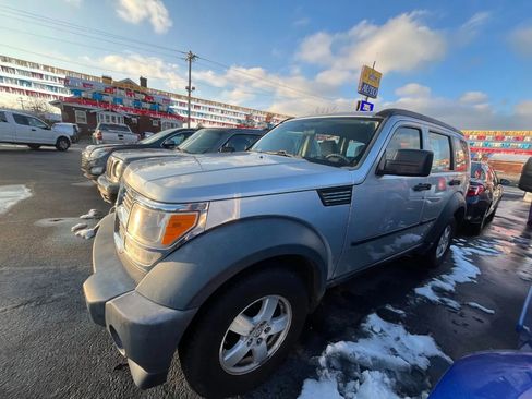 Used 2007 Dodge Nitro SXT image 2
