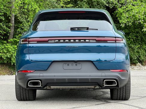 Certified 2024 Porsche Cayenne w/ Premium Package AWD/4WD image 8