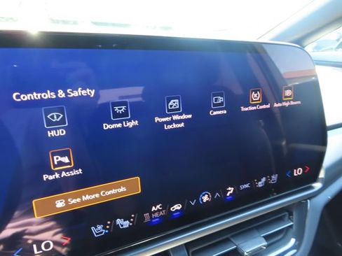 Certified 2025 Chevrolet Equinox EV RS w/ Convenience Package II AWD/4WD image 28