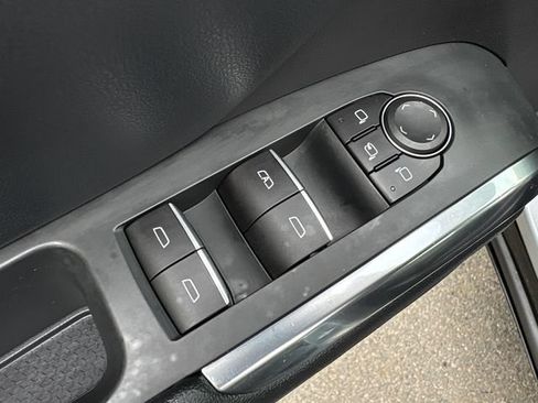 Used 2025 Chevrolet Traverse RS AWD/4WD image 23