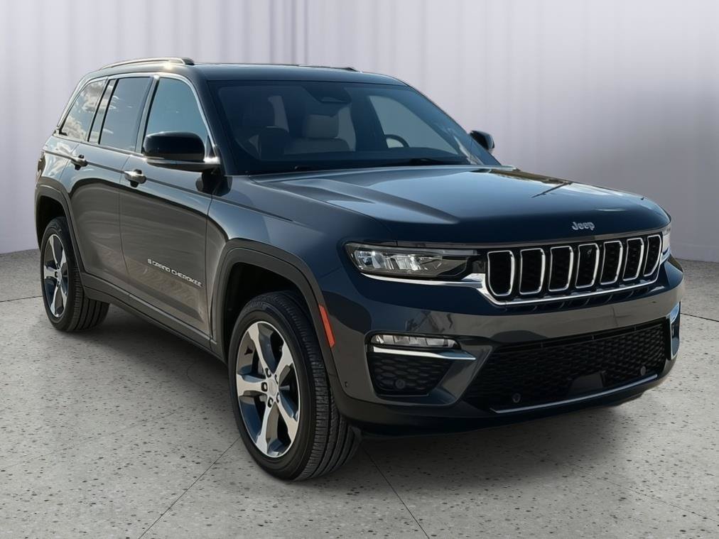 Used 2025 Jeep Grand Cherokee Limited w/ Luxury Tech Group II AWD/4WD image 7