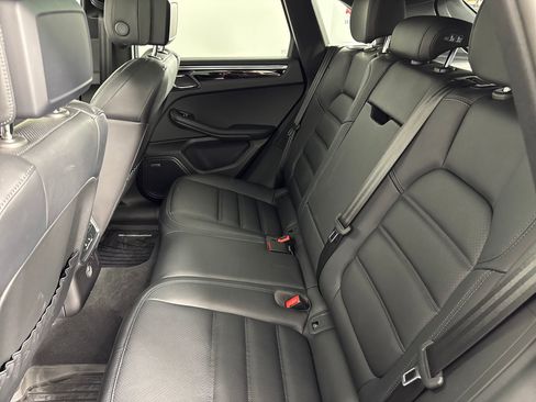 Certified 2025 Porsche Macan image 15