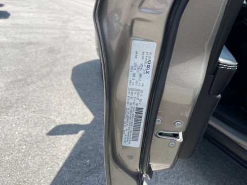 Used 2019 Jeep Cherokee Latitude Plus FWD image 32