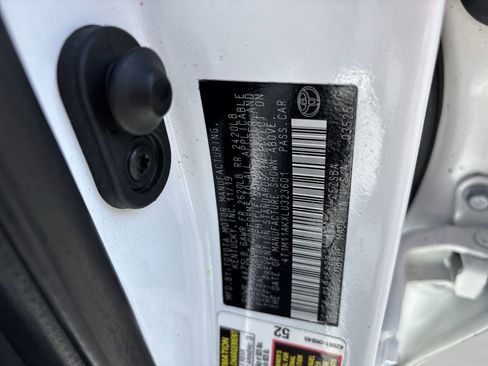 Used 2020 Toyota Camry SE image 30