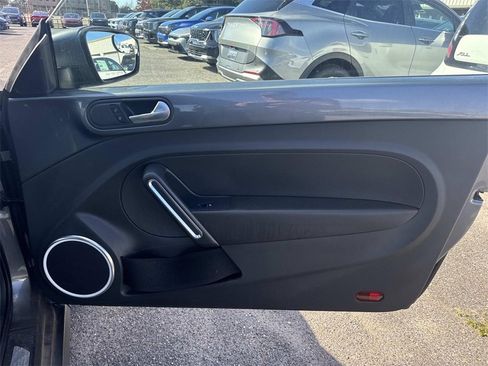 Used 2012 Volkswagen Beetle 2.5 image 22
