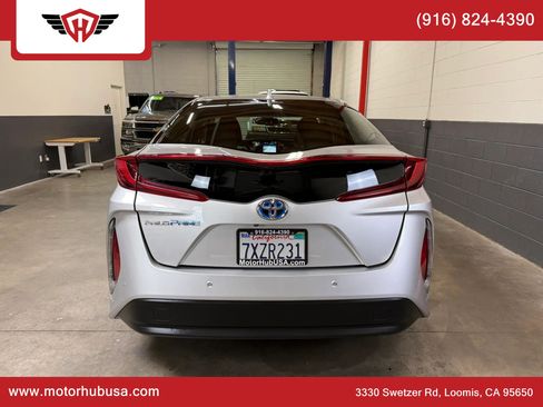 Used 2017 Toyota Prius Prime Advanced w/ Carpet Mat Package FWD image 6
