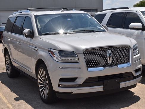 Used 2021 Lincoln Navigator Reserve AWD/4WD image 4