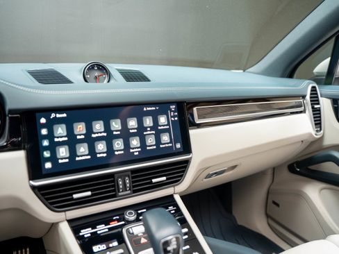 Certified 2023 Porsche Cayenne S Platinum AWD/4WD image 24