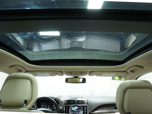 Used 2017 Lincoln Continental Select FWD image 22