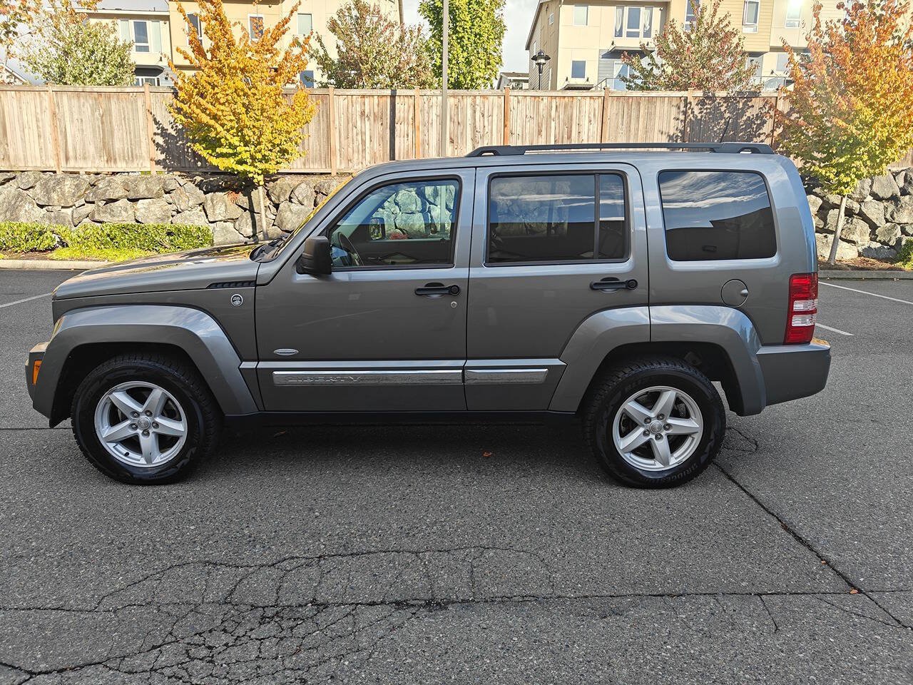 Used 2012 Jeep Liberty Sport AWD/4WD image 2