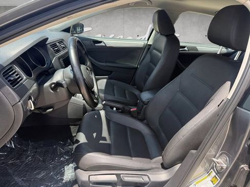 Used 2017 Volkswagen Jetta SE FWD image 19