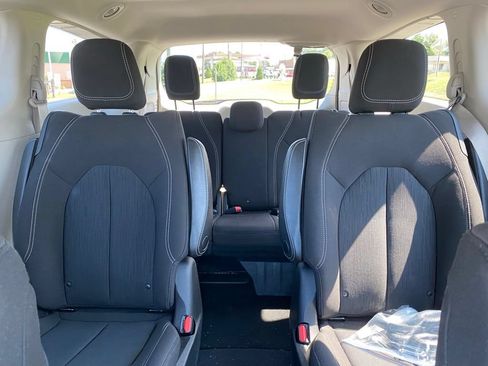 Used 2020 Chrysler Voyager LX FWD image 26