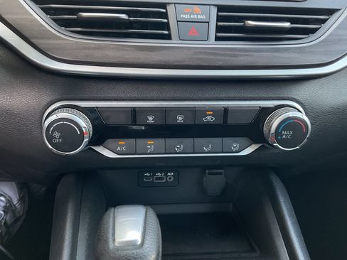Used 2025 Nissan Altima 2.5 SV FWD image 23
