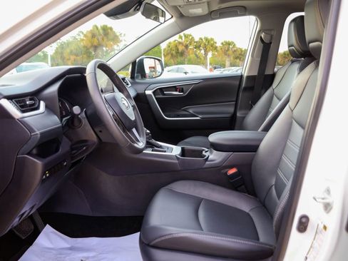 Used 2025 Toyota RAV4 XLE Premium image 8