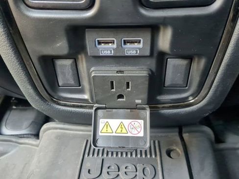 Used 2020 Jeep Grand Cherokee Limited X image 17