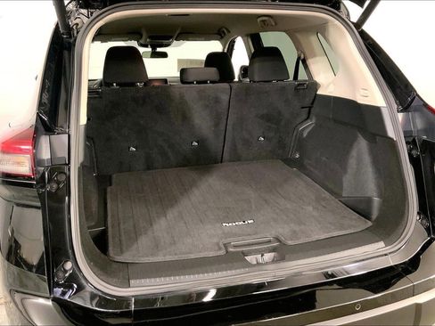 Used 2025 Nissan Rogue SV image 4