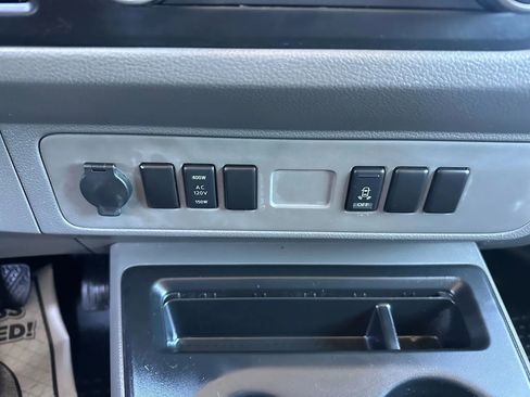Used 2014 Nissan NV 2500 SV image 18