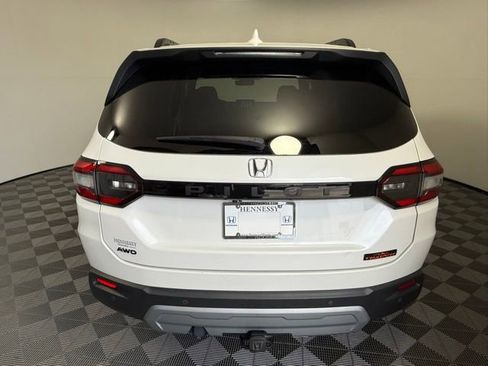 Used 2024 Honda Pilot TrailSport image 5