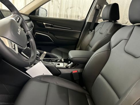New 2025 Kia Telluride S image 32