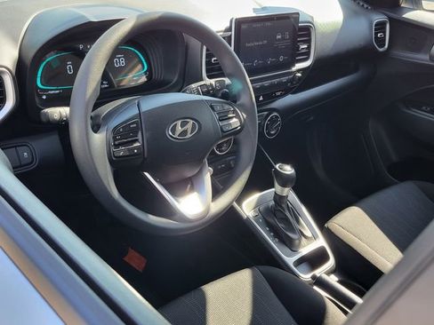 Certified 2026 Hyundai Venue SE FWD image 5