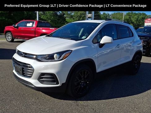 Used 2022 Chevrolet Trax LT w/ Driver Confidence Package AWD/4WD image 3