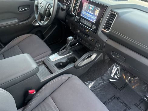 Used 2024 Nissan Frontier SV w/ SV Convenience Package image 14